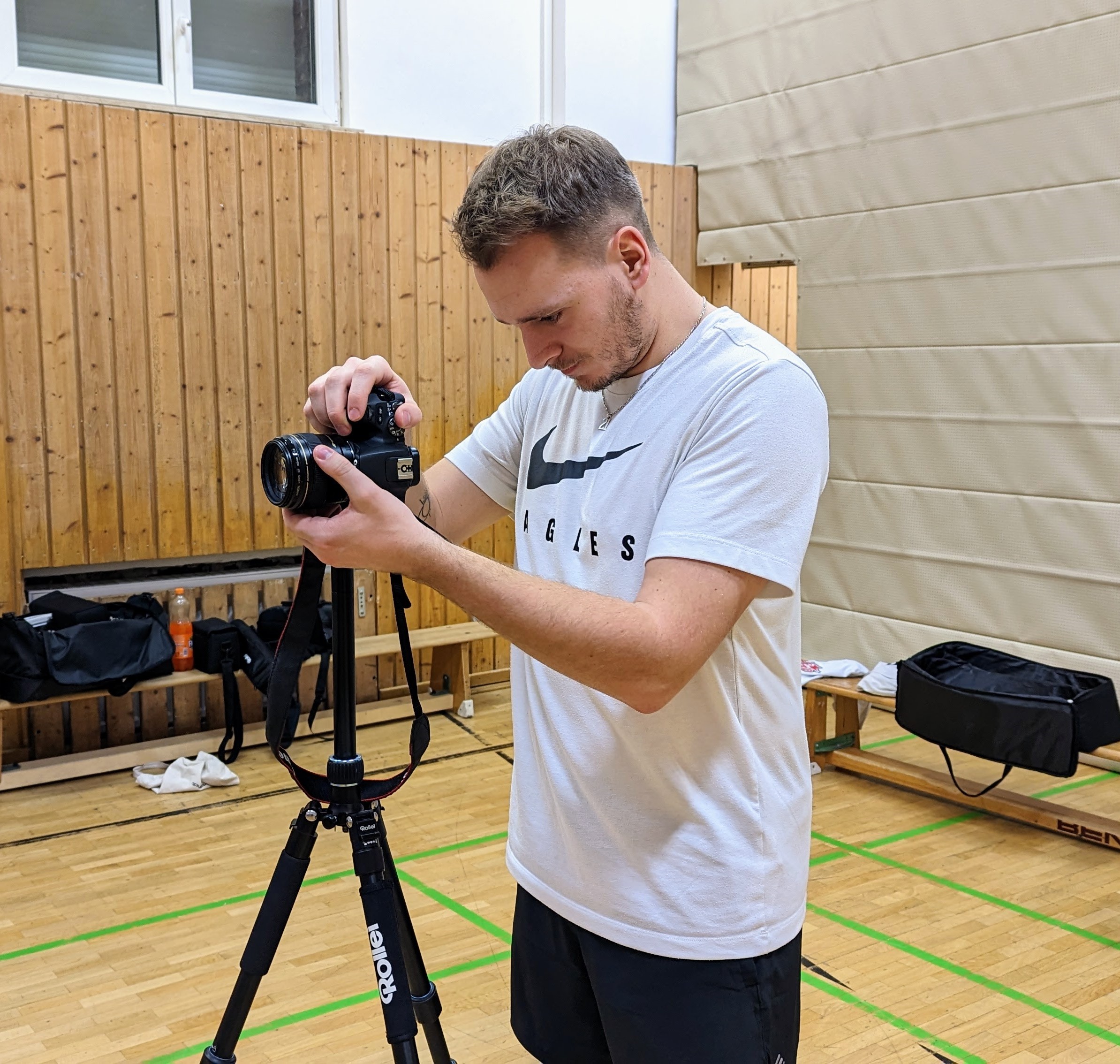 Dustin mit seiner Digitalkamera